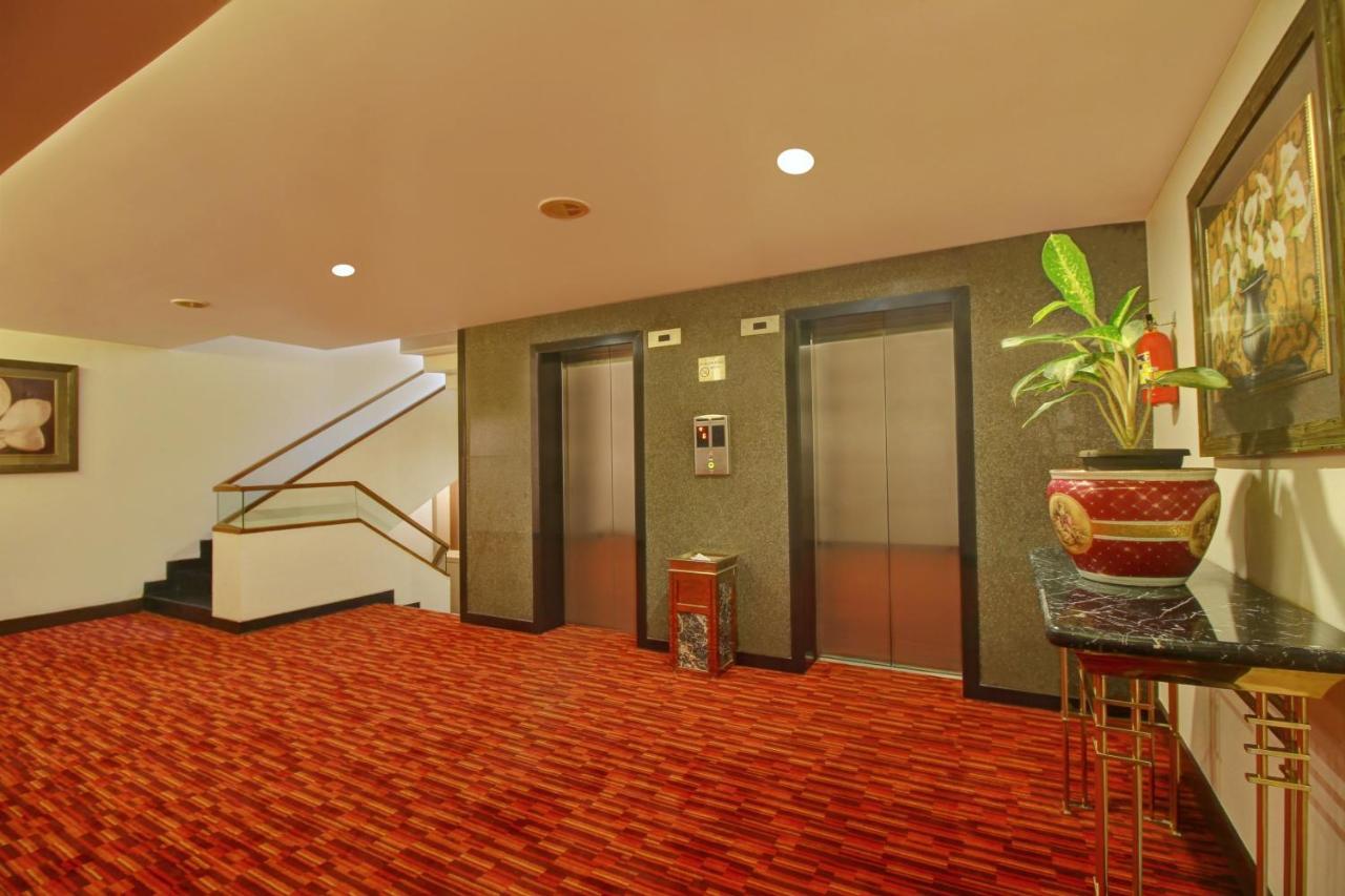 โมนาจช์ ลักชัวร์ Hotel บังกาลอร์ ภายนอก รูปภาพ