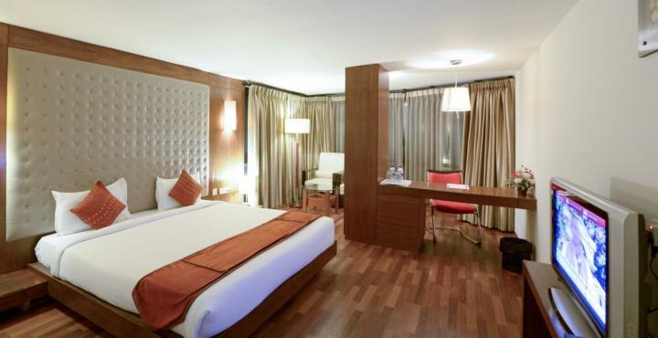 โมนาจช์ ลักชัวร์ Hotel บังกาลอร์ ภายนอก รูปภาพ