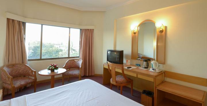 โมนาจช์ ลักชัวร์ Hotel บังกาลอร์ ภายนอก รูปภาพ