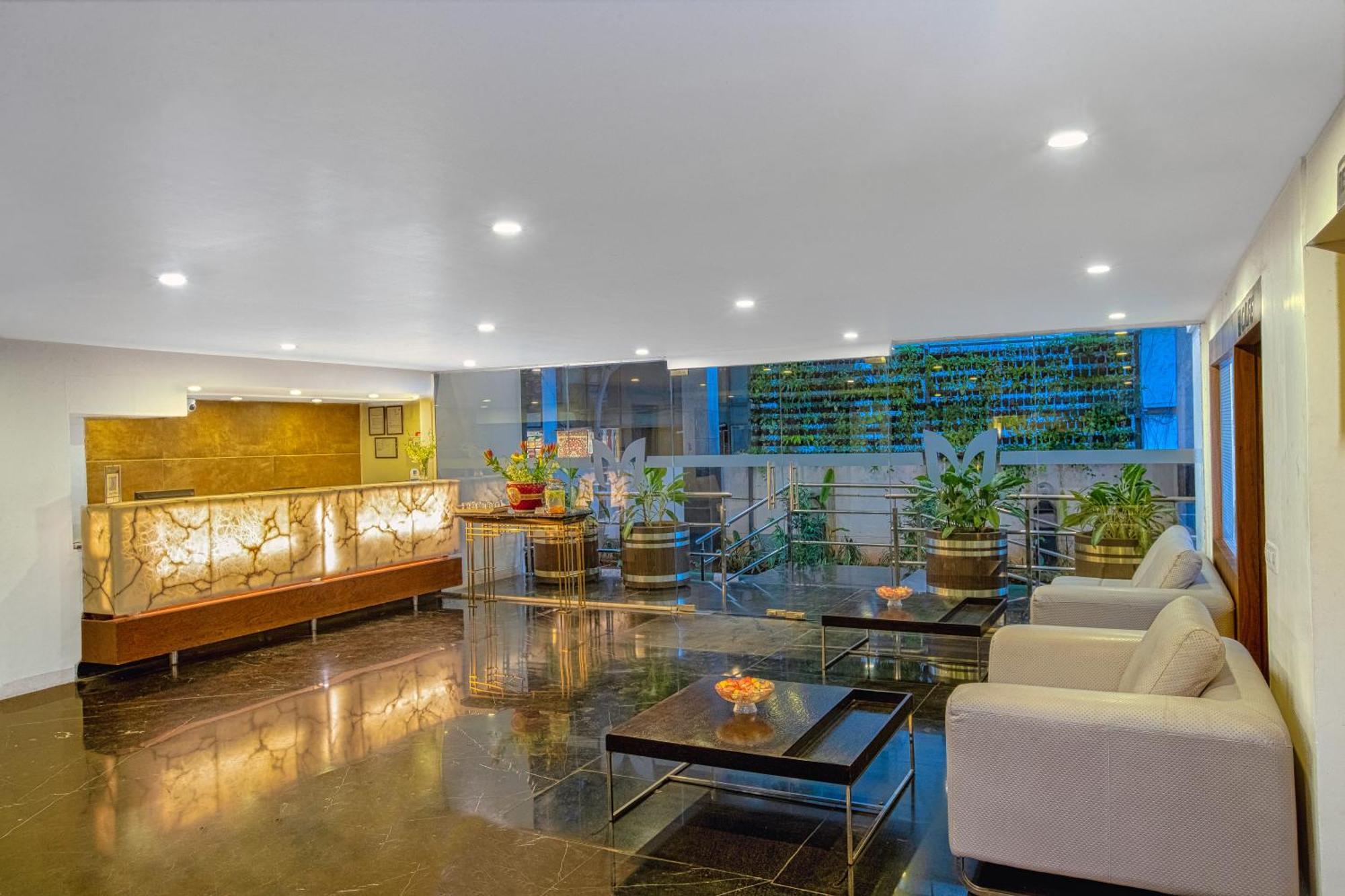 โมนาจช์ ลักชัวร์ Hotel บังกาลอร์ ภายนอก รูปภาพ