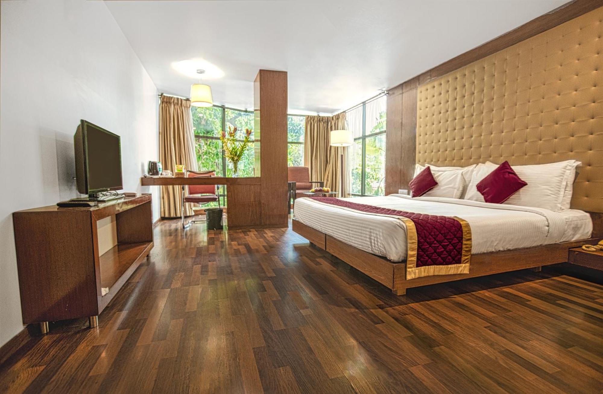 โมนาจช์ ลักชัวร์ Hotel บังกาลอร์ ภายนอก รูปภาพ