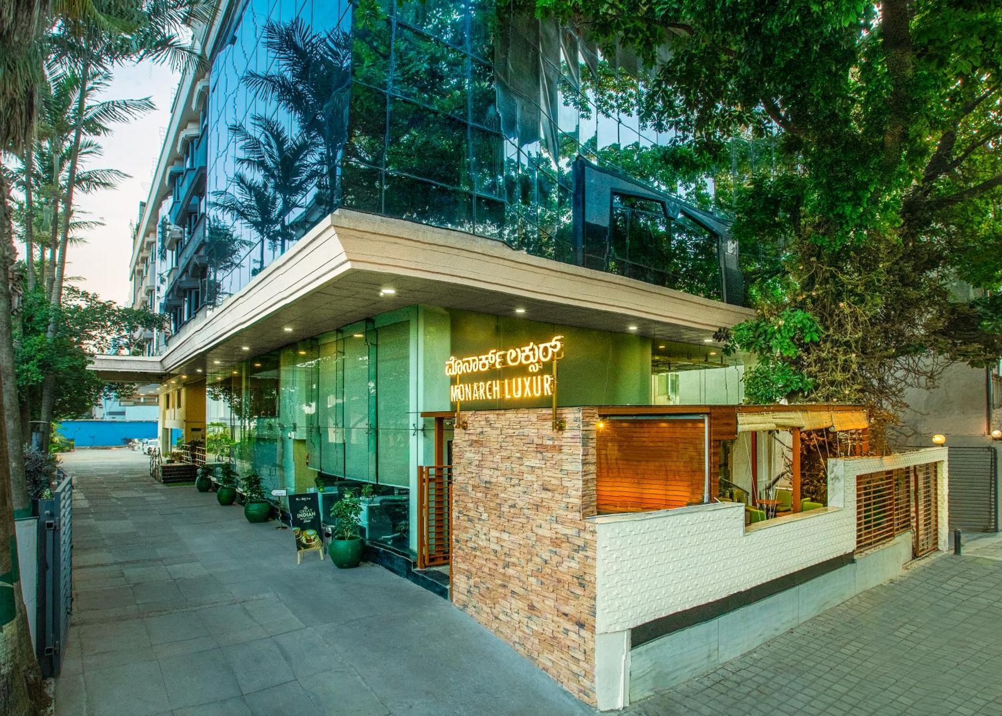 โมนาจช์ ลักชัวร์ Hotel บังกาลอร์ ภายนอก รูปภาพ