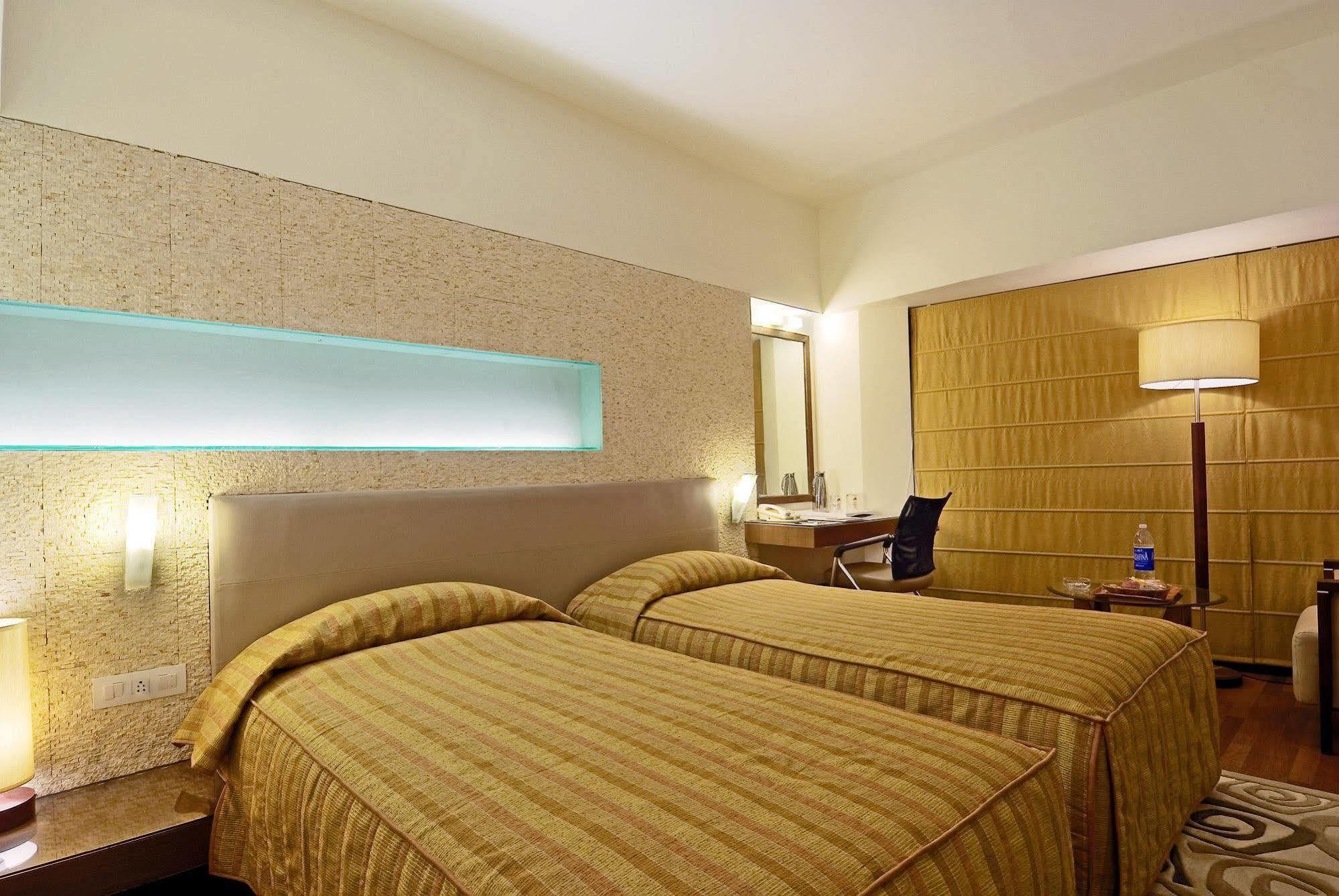 โมนาจช์ ลักชัวร์ Hotel บังกาลอร์ ห้อง รูปภาพ