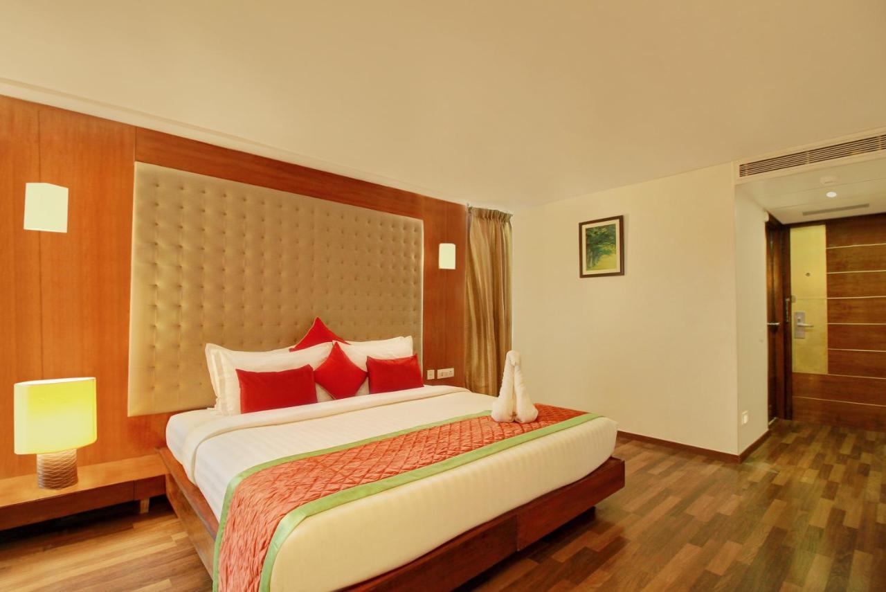โมนาจช์ ลักชัวร์ Hotel บังกาลอร์ ภายนอก รูปภาพ